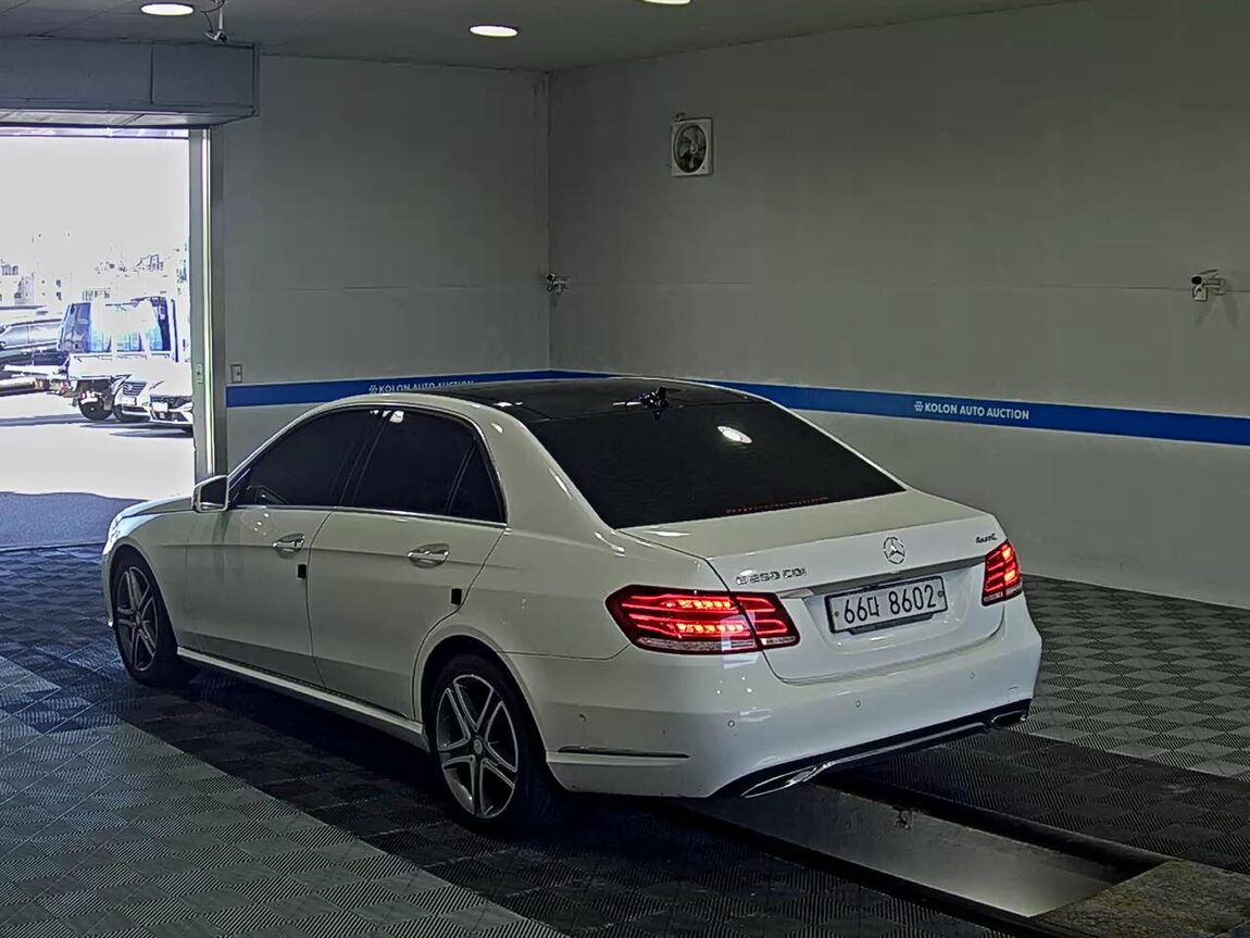 MERCEDES-BENZ E-CLASS (4TH GEN) E250 CDI 4MATIC 2014 - zdjęcie 6