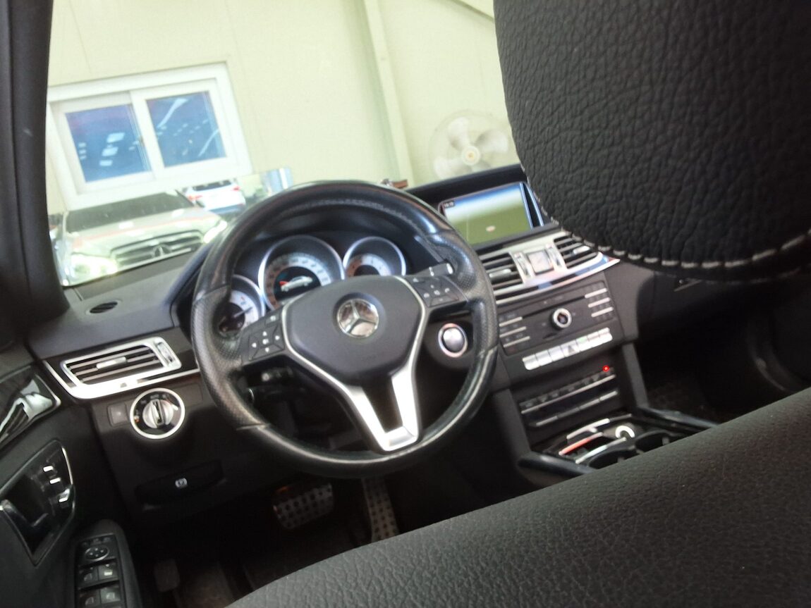 MERCEDES-BENZ E-CLASS (4TH GEN) E300 4MATIC AVANTGARDE 2016 - zdjęcie 12