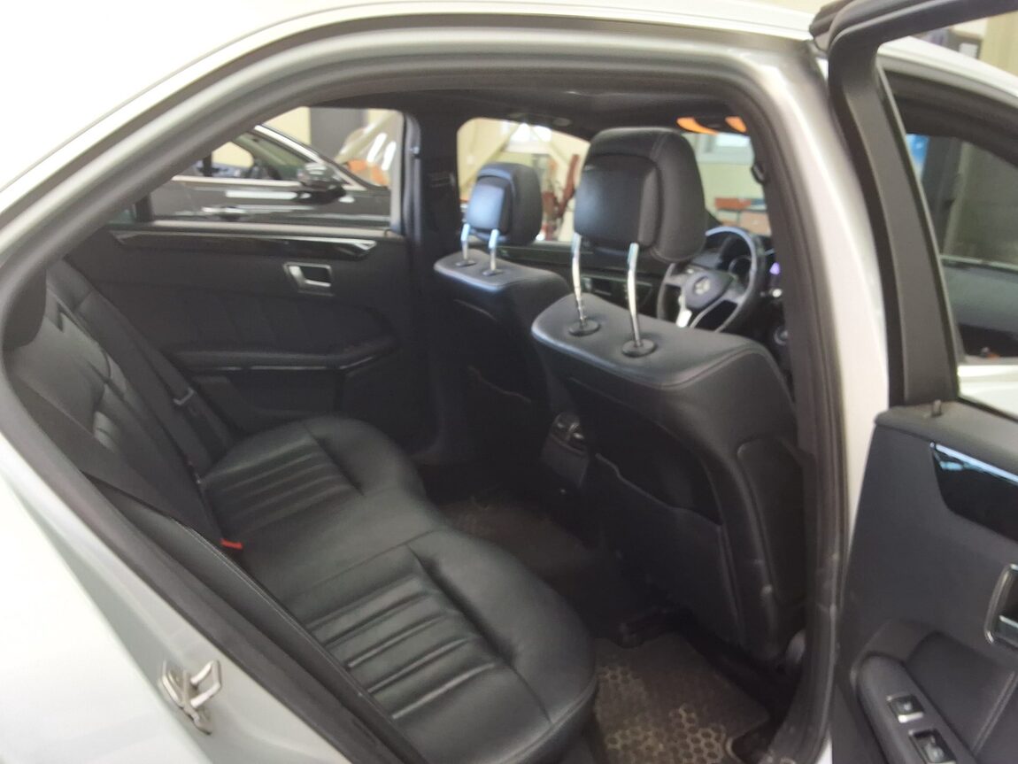 MERCEDES-BENZ E-CLASS (4TH GEN) E300 4MATIC AVANTGARDE 2016 - zdjęcie 14