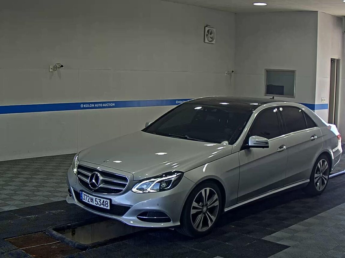 MERCEDES-BENZ E-CLASS (4TH GEN) E300 4MATIC AVANTGARDE 2016 - zdjęcie 2