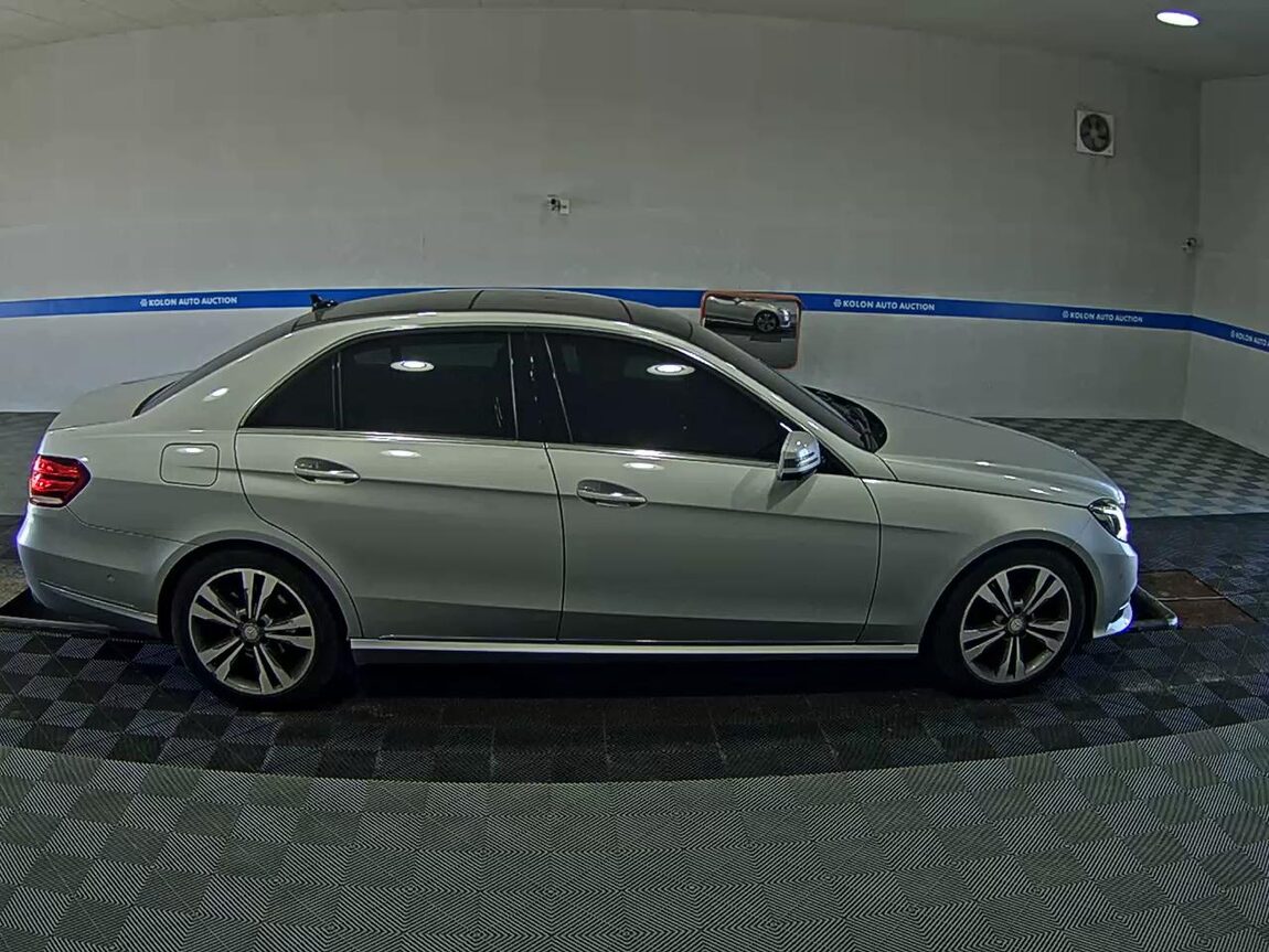 MERCEDES-BENZ E-CLASS (4TH GEN) E300 4MATIC AVANTGARDE 2016 - zdjęcie 4