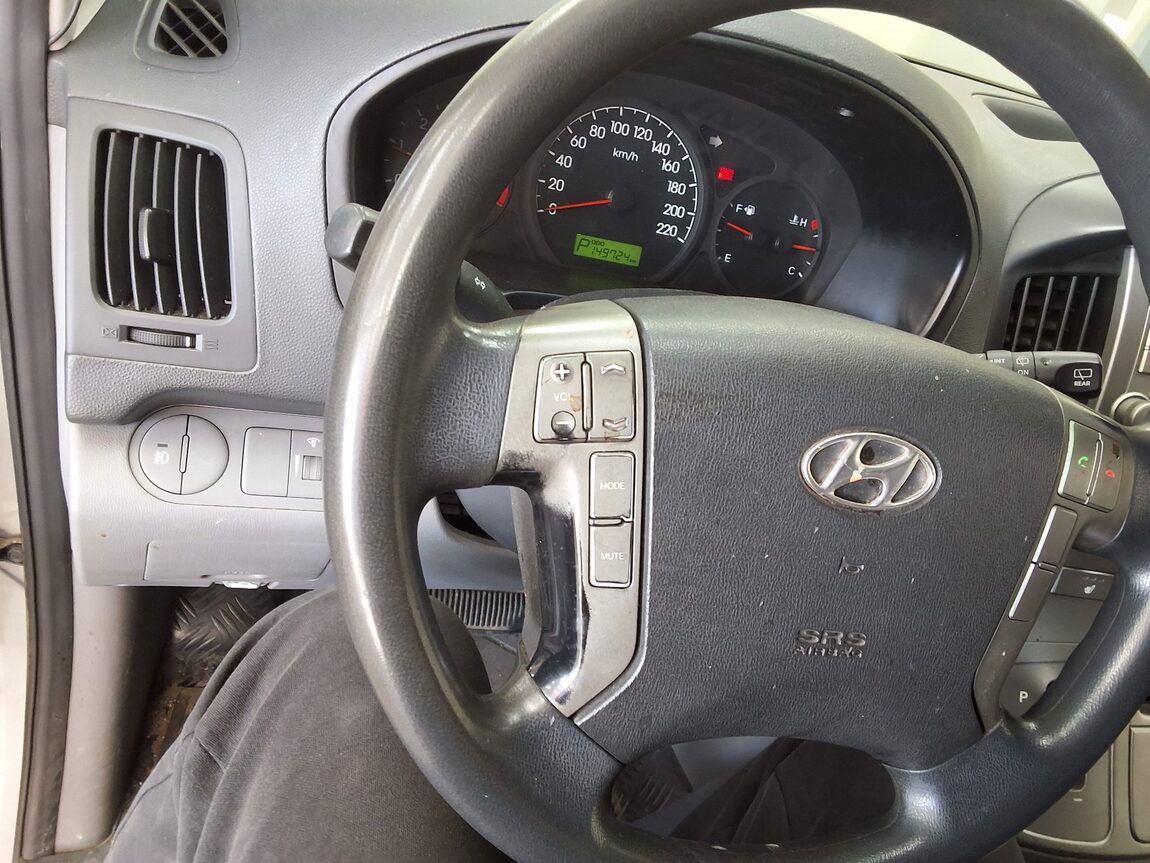 HYUNDAI GRAND STAREX 12-SEATER DIESEL CVX LUXURY 2013 - zdjęcie 22