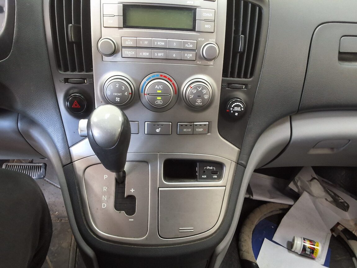 HYUNDAI GRAND STAREX 12-SEATER DIESEL CVX LUXURY 2013 - zdjęcie 23