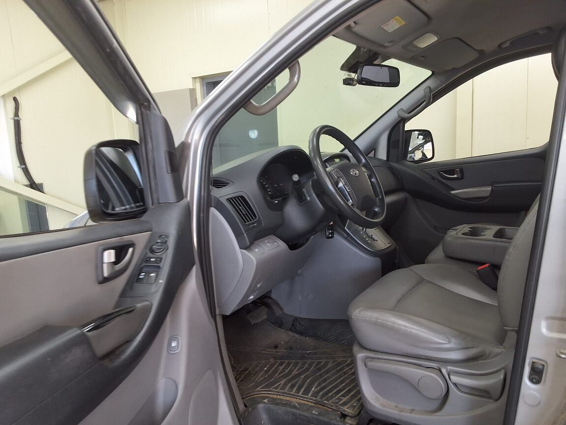 HYUNDAI GRAND STAREX 12-SEATER DIESEL CVX LUXURY 2013 - zdjęcie 11