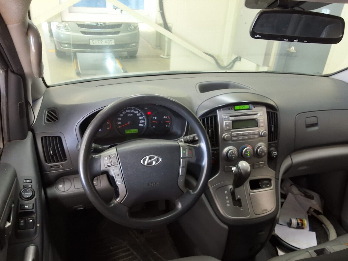 HYUNDAI GRAND STAREX 12-SEATER DIESEL CVX LUXURY 2013 - zdjęcie 12