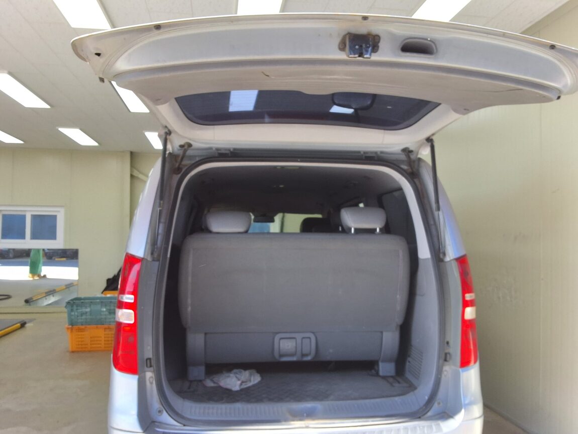 HYUNDAI GRAND STAREX 12-SEATER DIESEL CVX LUXURY 2013 - zdjęcie 16
