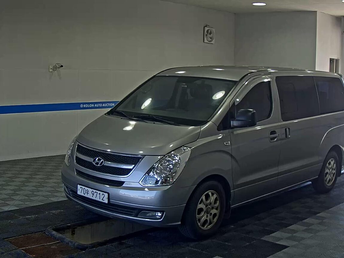HYUNDAI GRAND STAREX 12-SEATER DIESEL CVX LUXURY 2013 - zdjęcie 2