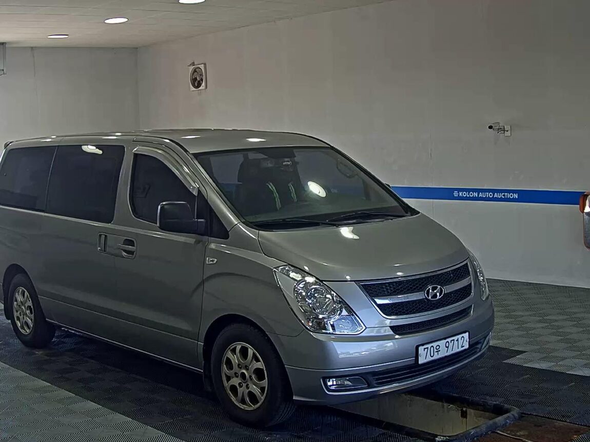 HYUNDAI GRAND STAREX 12-SEATER DIESEL CVX LUXURY 2013 - zdjęcie 3