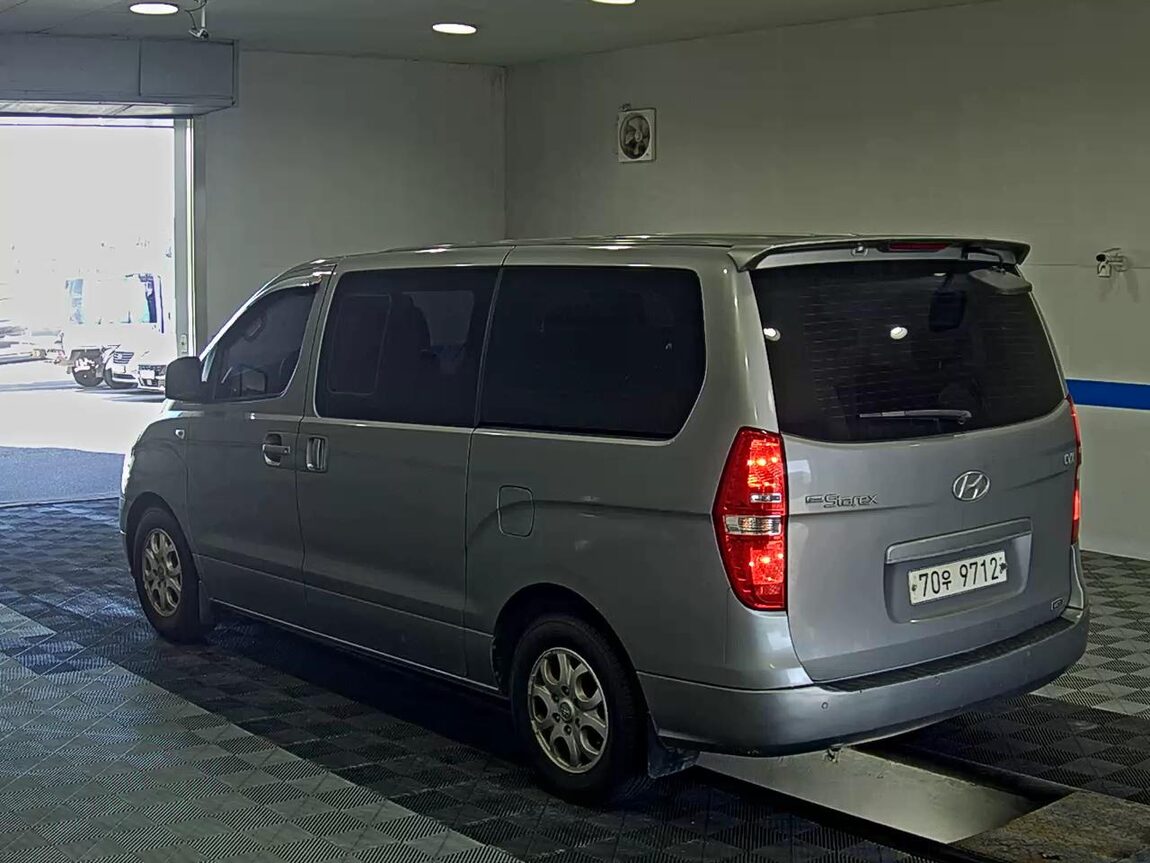 HYUNDAI GRAND STAREX 12-SEATER DIESEL CVX LUXURY 2013 - zdjęcie 6