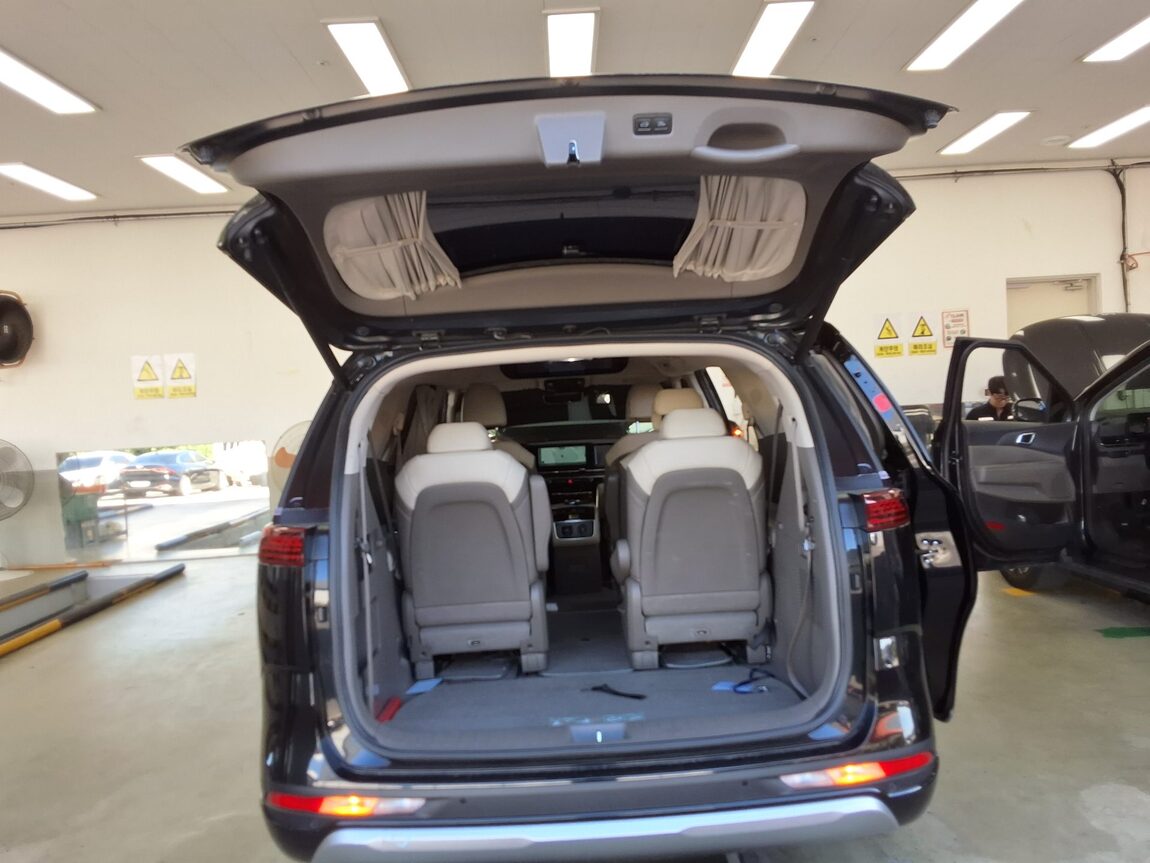 KIA NEW CARNIVAL (KA4) HI-LIMOUSINE 9-SEATER DIESEL SIGNATURE 2023 - zdjęcie 15