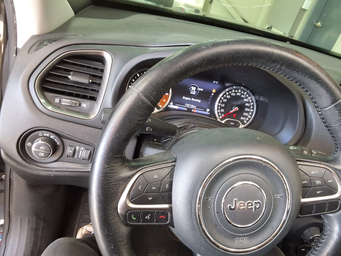 JEEP RENEGADE 1.6 DIESEL LIMITED 2020 - zdjęcie 23