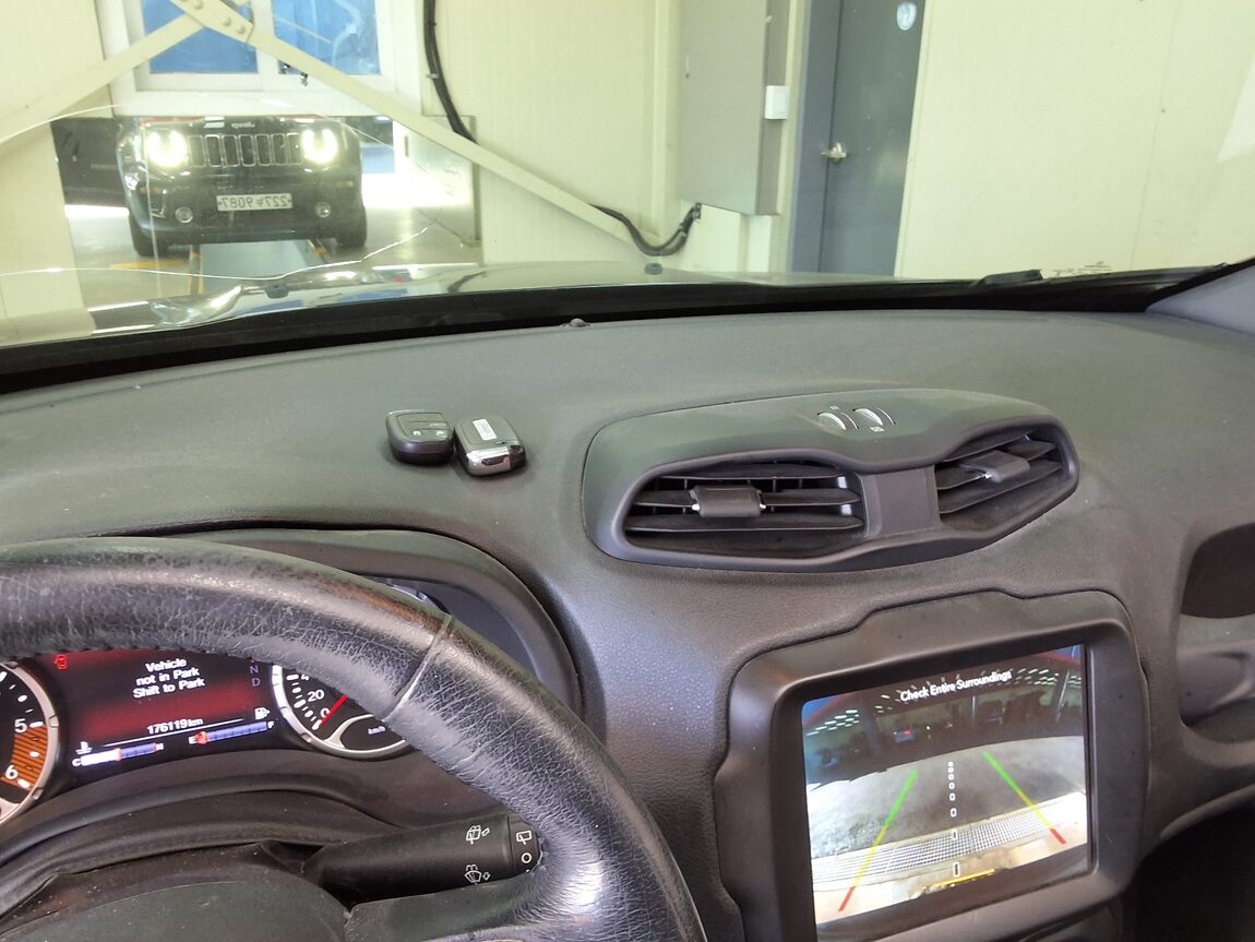 JEEP RENEGADE 1.6 DIESEL LIMITED 2020 - zdjęcie 25