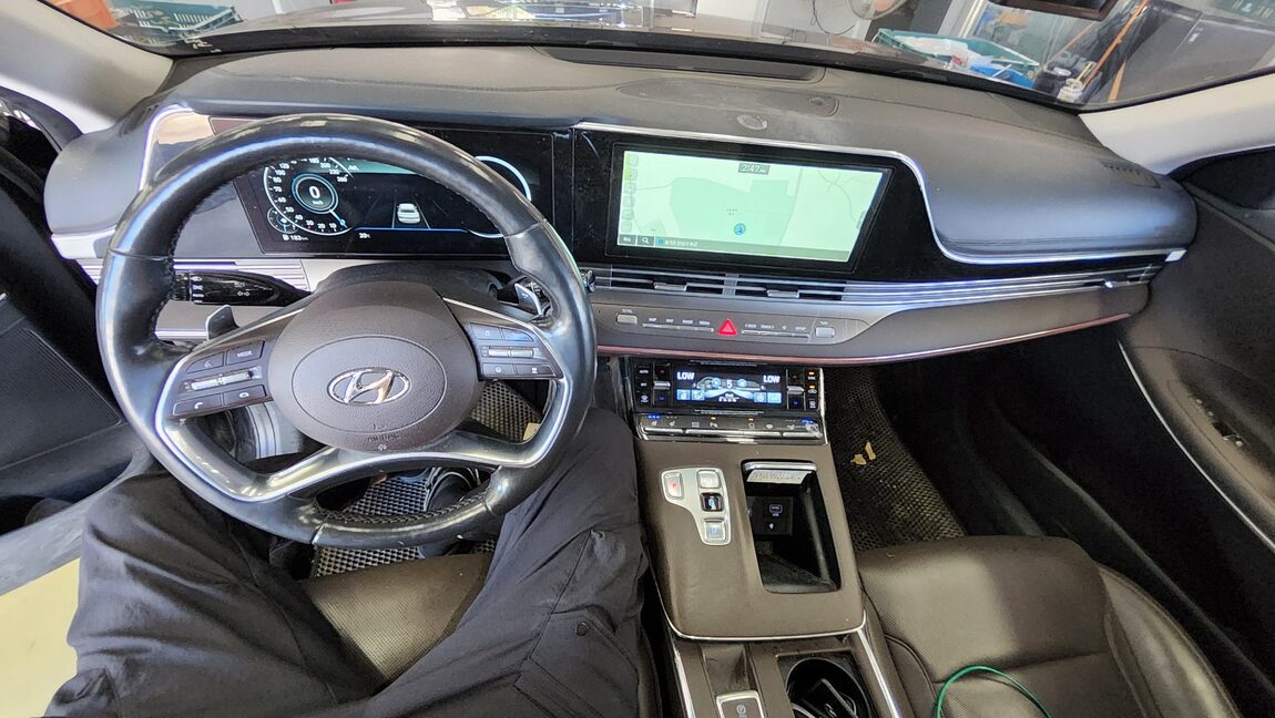 HYUNDAI THE NEW GRANDEUR IG GASOLINE 3.3 EXCLUSIVE 2020 - zdjęcie 11