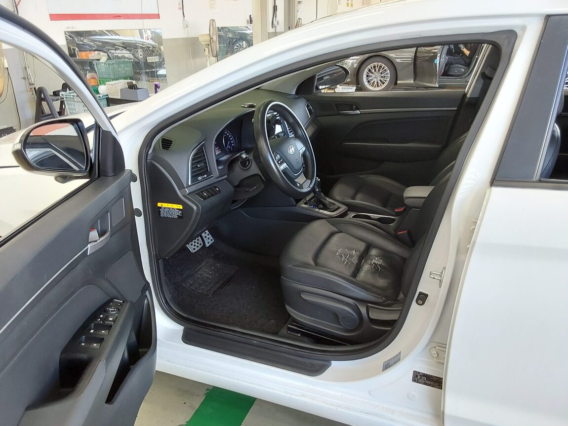 HYUNDAI AVANTE AD 1.6 GDi CORPORATE USE 2016 - zdjęcie 10