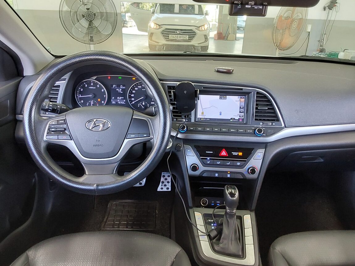 HYUNDAI AVANTE AD 1.6 GDi CORPORATE USE 2016 - zdjęcie 11