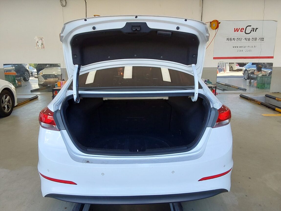 HYUNDAI AVANTE AD 1.6 GDi CORPORATE USE 2016 - zdjęcie 15