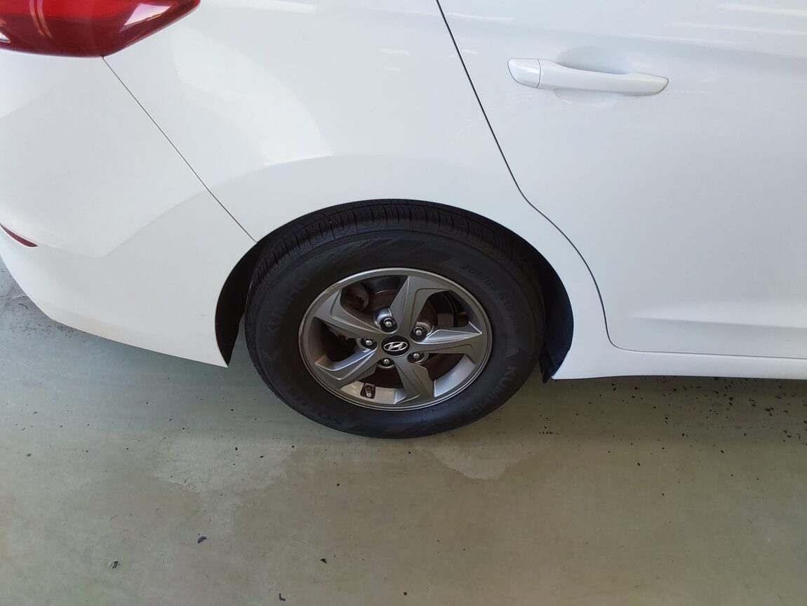 HYUNDAI AVANTE AD 1.6 GDi CORPORATE USE 2016 - zdjęcie 23