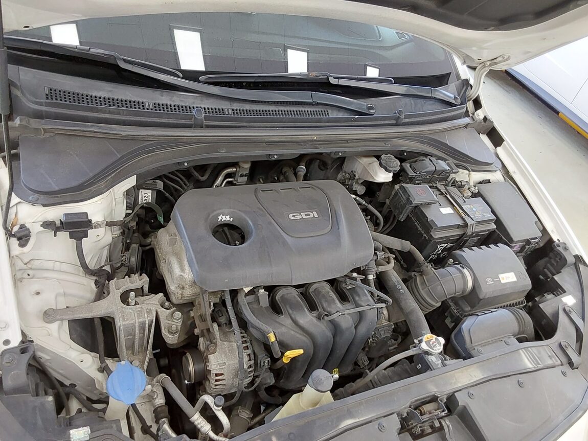 HYUNDAI AVANTE AD 1.6 GDi CORPORATE USE 2016 - zdjęcie 18