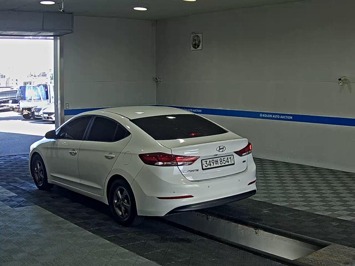 HYUNDAI AVANTE AD 1.6 GDi CORPORATE USE 2016 - zdjęcie 6