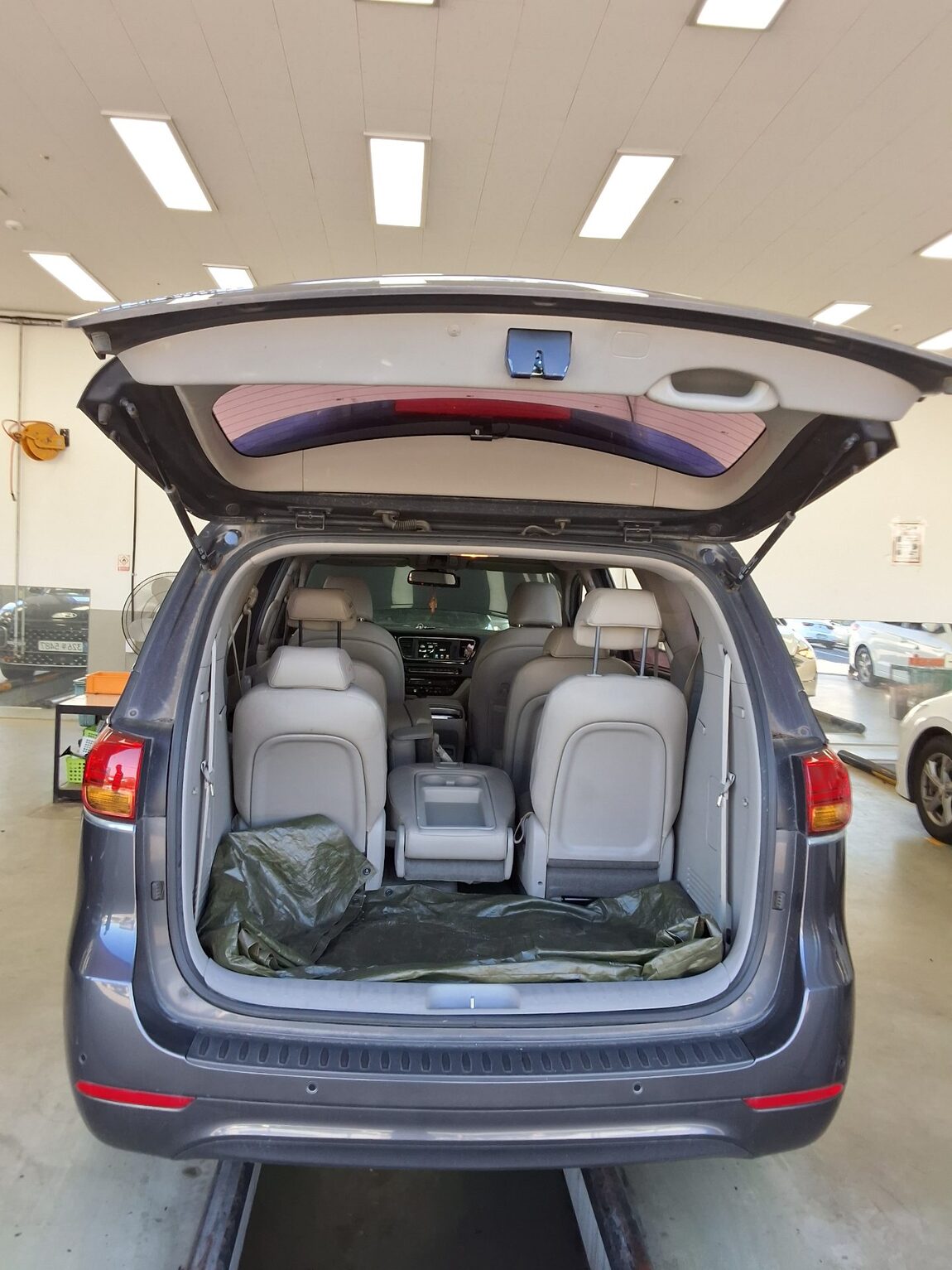 KIA ALL NEW CARNIVAL 11-SEATER DIESEL PRESTIGE 2015 - zdjęcie 15