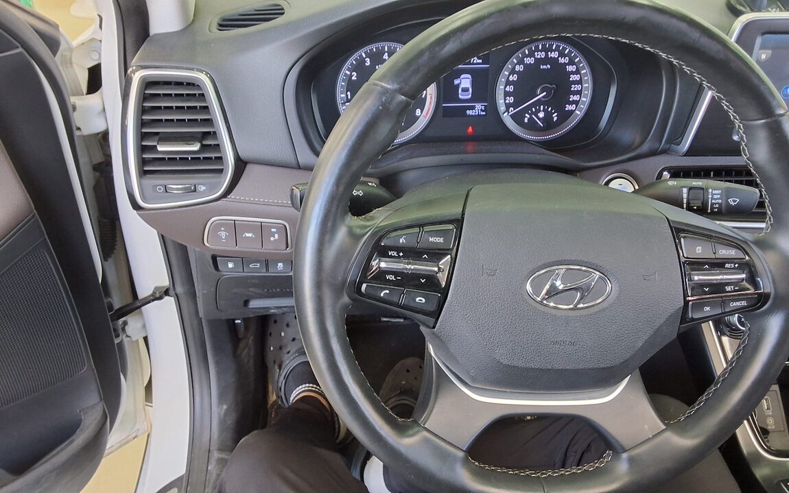 HYUNDAI GRANDEUR IG 2.4 GDi PREMIUM 2019 - zdjęcie 17