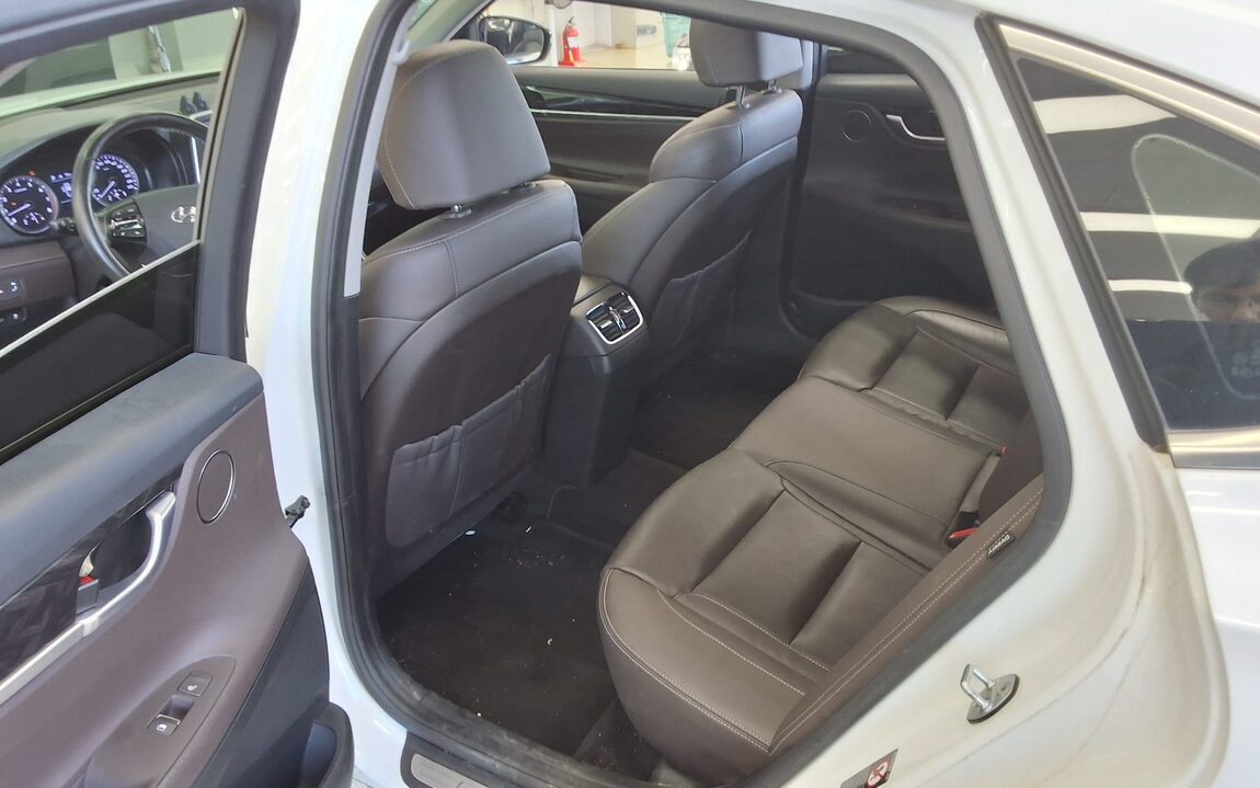 HYUNDAI GRANDEUR IG 2.4 GDi PREMIUM 2019 - zdjęcie 12