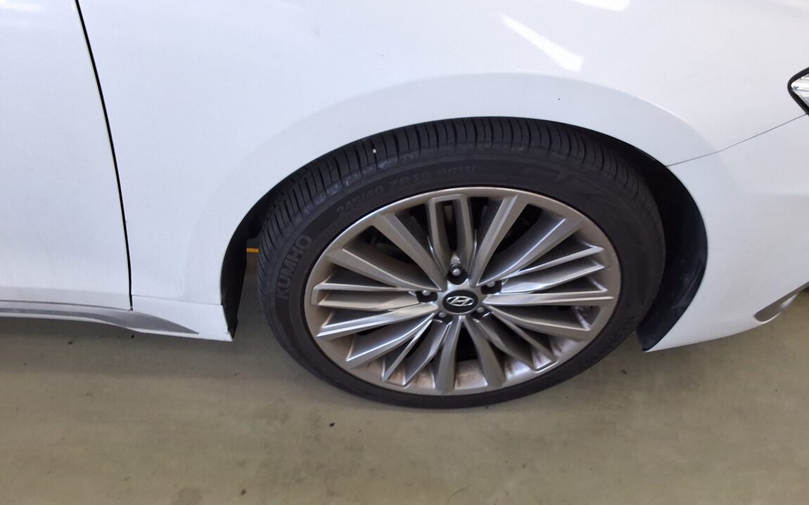 HYUNDAI GRANDEUR IG 2.4 GDi PREMIUM 2019 - zdjęcie 23