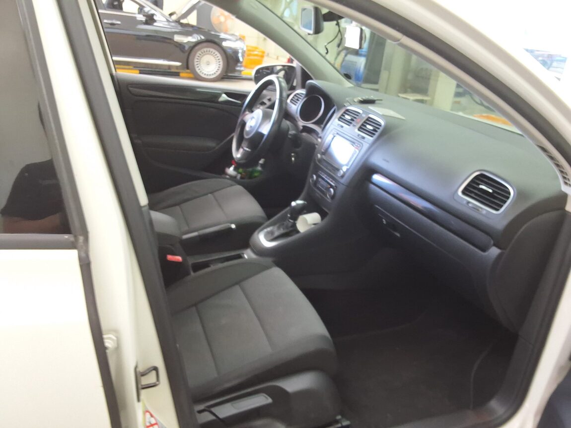VOLKSWAGEN GOLF (6TH GEN) 2.0 TDI 2012 - zdjęcie 15