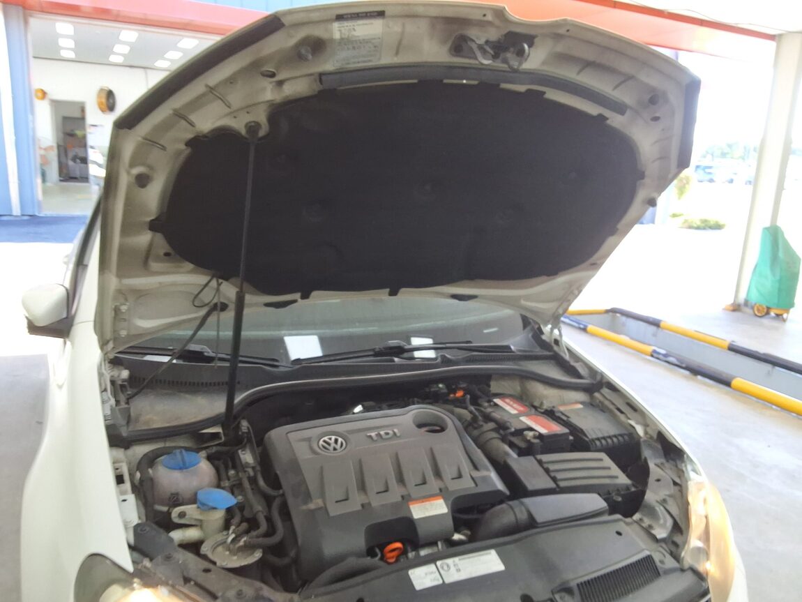 VOLKSWAGEN GOLF (6TH GEN) 2.0 TDI 2012 - zdjęcie 18