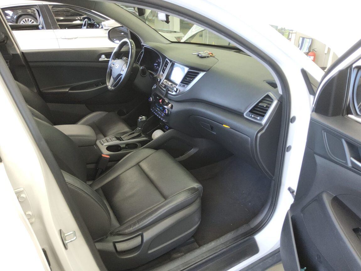 HYUNDAI ALL NEW TUCSON GASOLINE 1.6 TURBO 2WD MODERN FEVER 2017 - zdjęcie 14