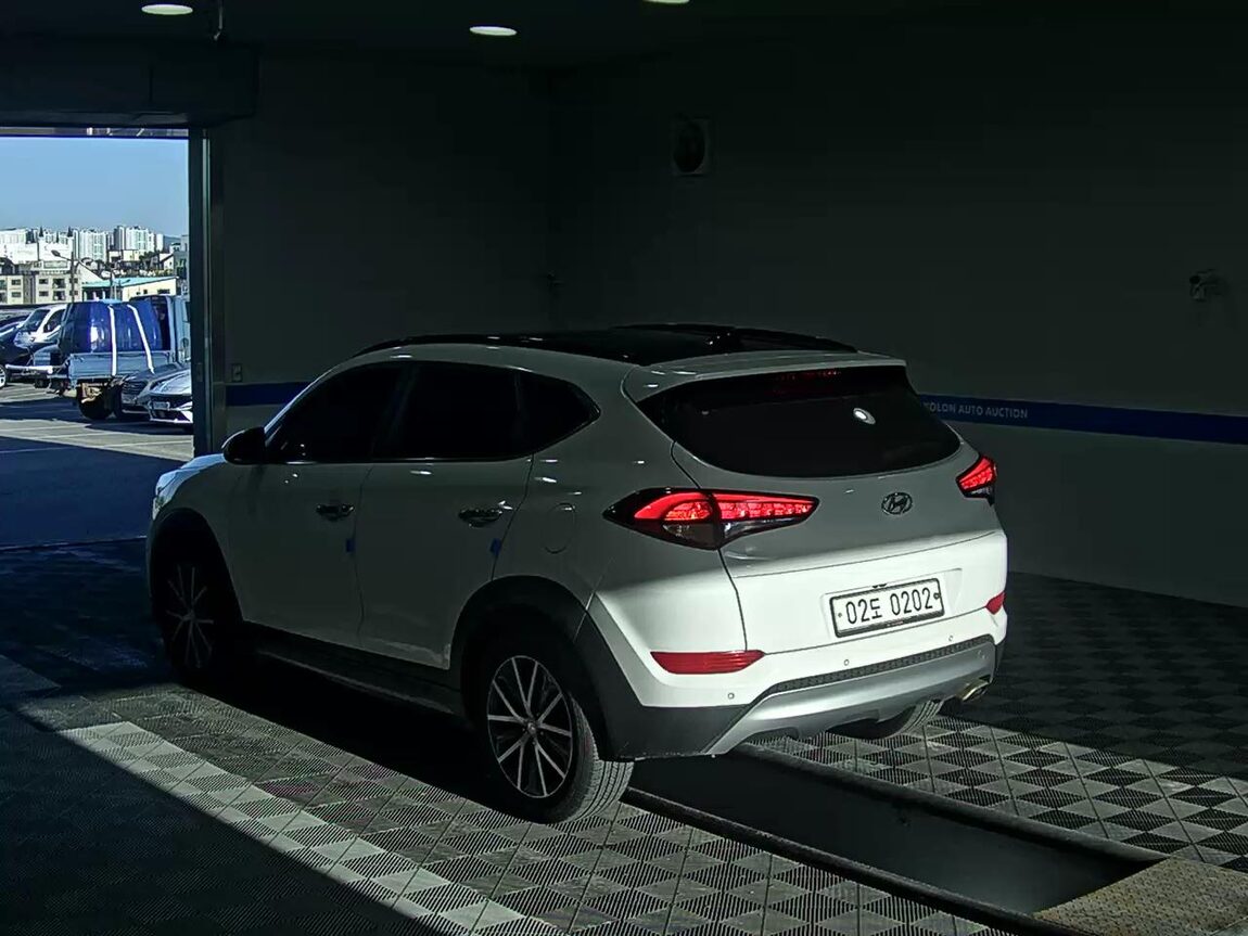 HYUNDAI ALL NEW TUCSON GASOLINE 1.6 TURBO 2WD MODERN FEVER 2017 - zdjęcie 6
