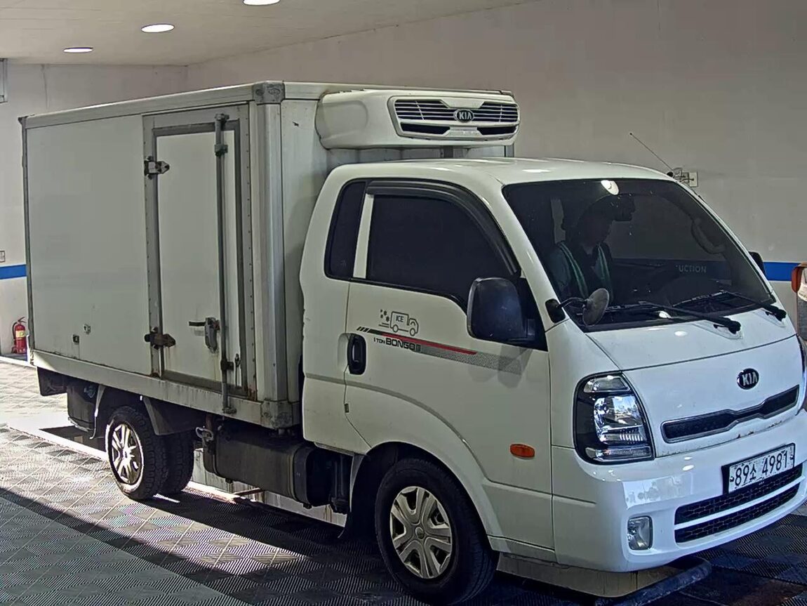 KIA THE NEW BONGO III CARGO FREEZER BOX TRUCK STANDARD MODEL 2020 - zdjęcie 3