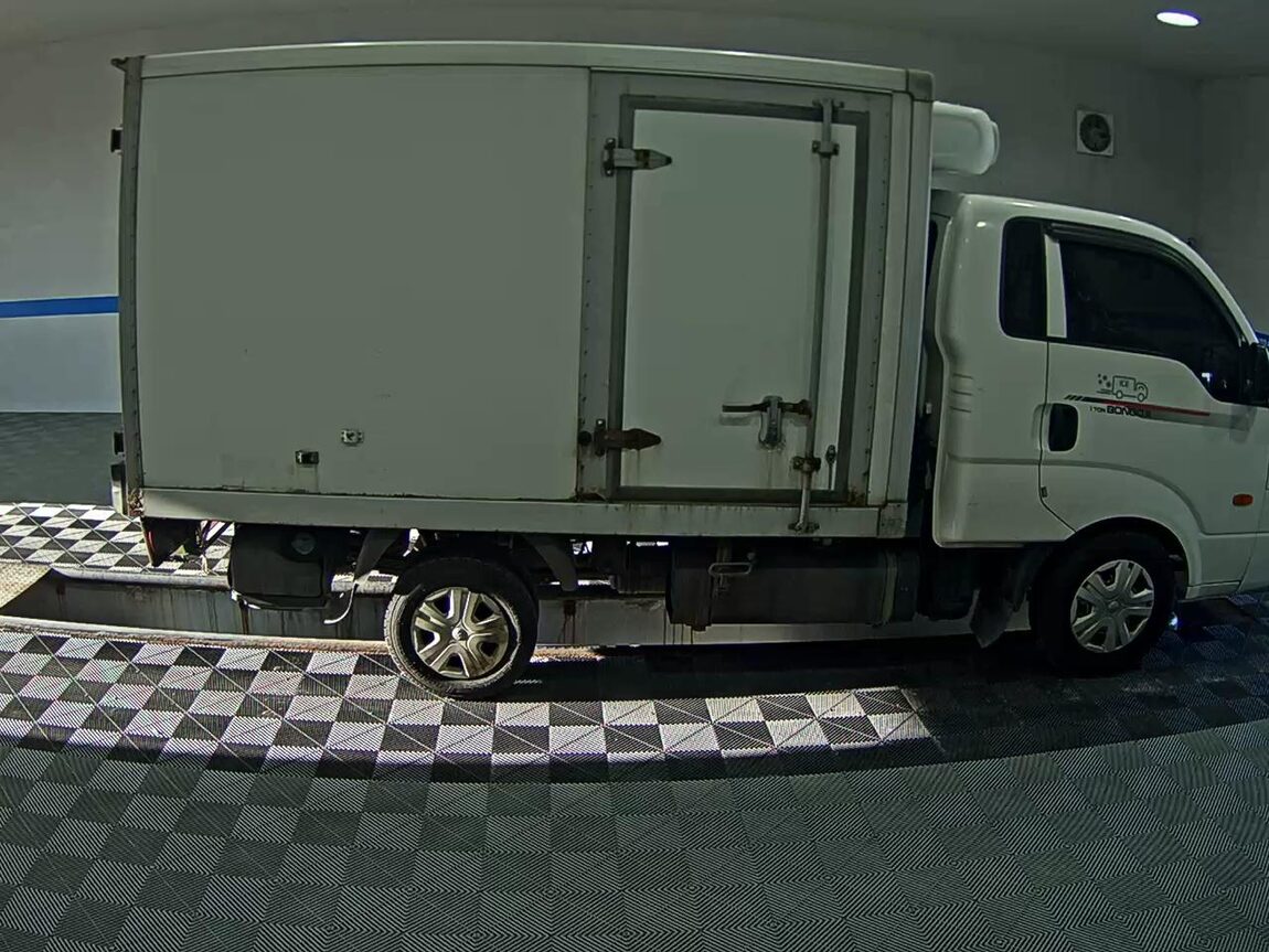 KIA THE NEW BONGO III CARGO FREEZER BOX TRUCK STANDARD MODEL 2020 - zdjęcie 4
