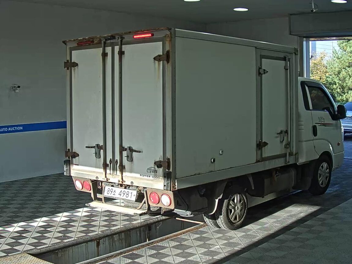 KIA THE NEW BONGO III CARGO FREEZER BOX TRUCK STANDARD MODEL 2020 - zdjęcie 5