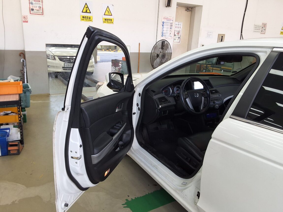 HONDA ACCORD (8TH GEN) 2.4 2011 - zdjęcie 10