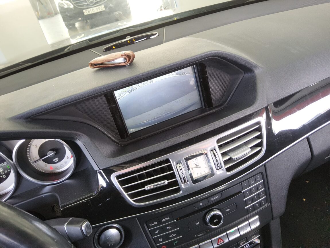 MERCEDES-BENZ E-CLASS (4TH GEN) E220 CDI BLUETEC AVANTGARDE SPORT 2016 - zdjęcie 17