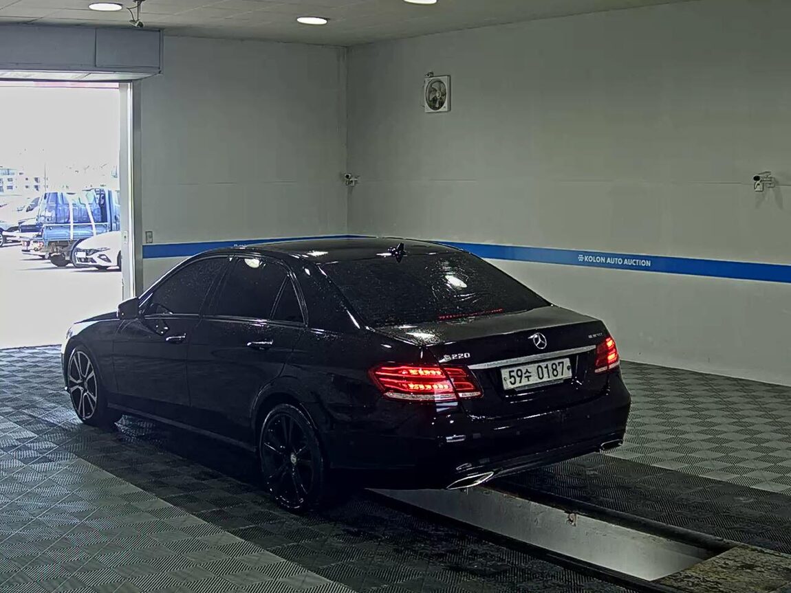 MERCEDES-BENZ E-CLASS (4TH GEN) E220 CDI BLUETEC AVANTGARDE SPORT 2016 - zdjęcie 6