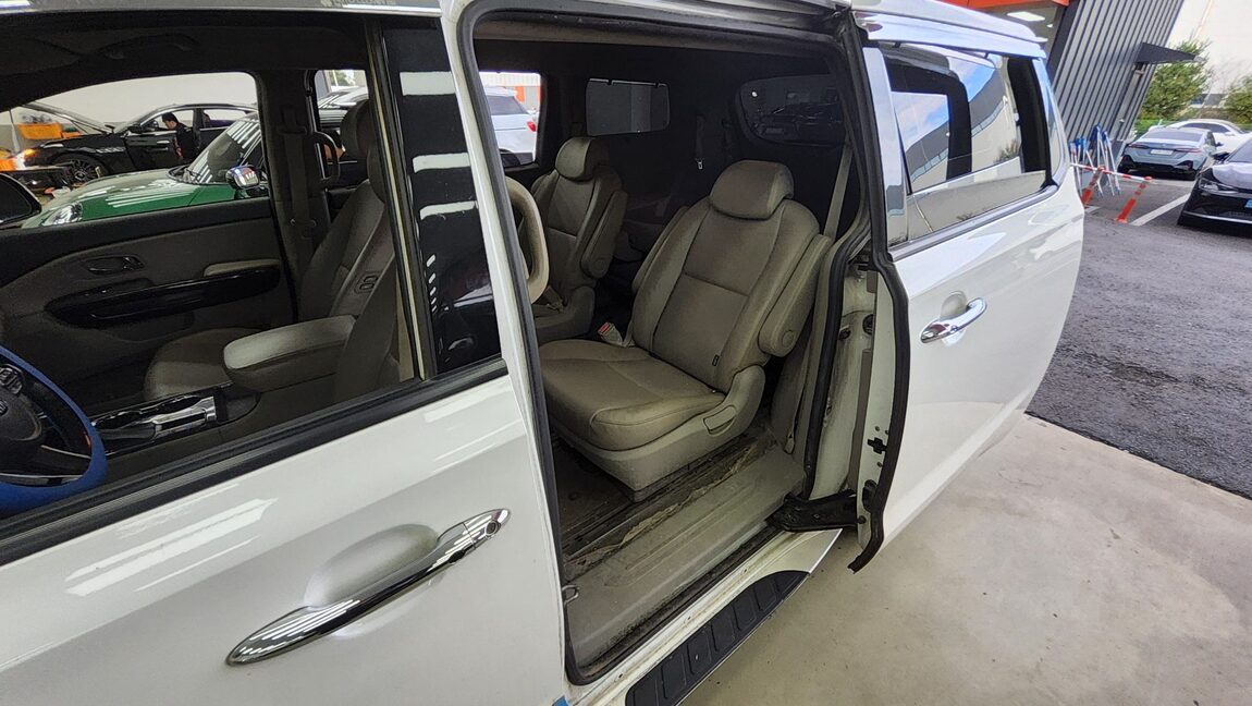 KIA THE NEW CARNIVAL 9-SEATER DIESEL PRESTIGE 2019 - zdjęcie 12