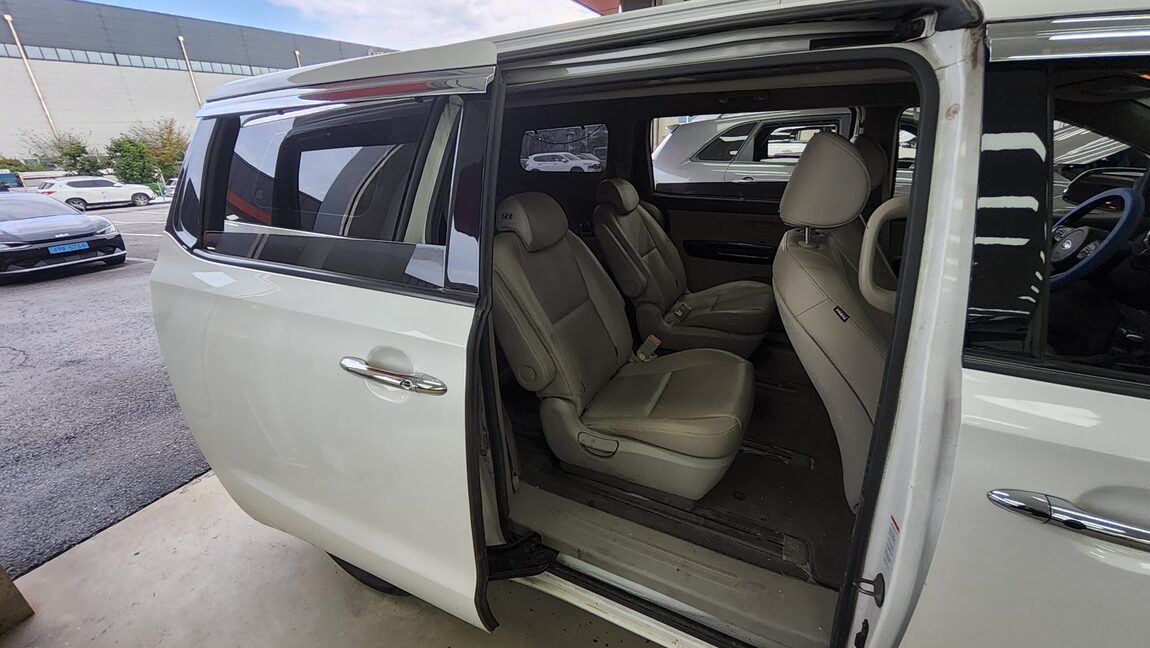 KIA THE NEW CARNIVAL 9-SEATER DIESEL PRESTIGE 2019 - zdjęcie 13