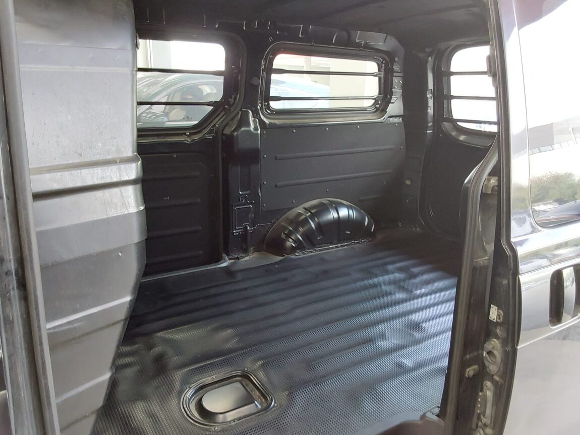 HYUNDAI GRAND STAREX 3-SEATER DIESEL VAN MODERN 2017 - zdjęcie 12