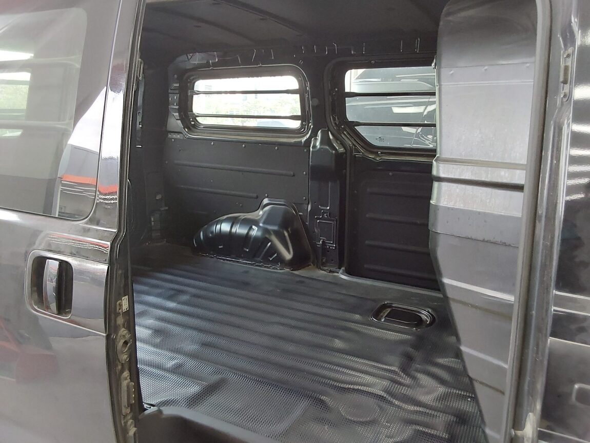 HYUNDAI GRAND STAREX 3-SEATER DIESEL VAN MODERN 2017 - zdjęcie 13