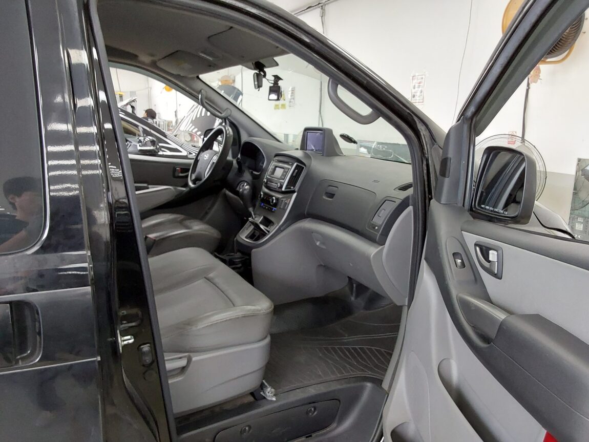 HYUNDAI GRAND STAREX 3-SEATER DIESEL VAN MODERN 2017 - zdjęcie 14