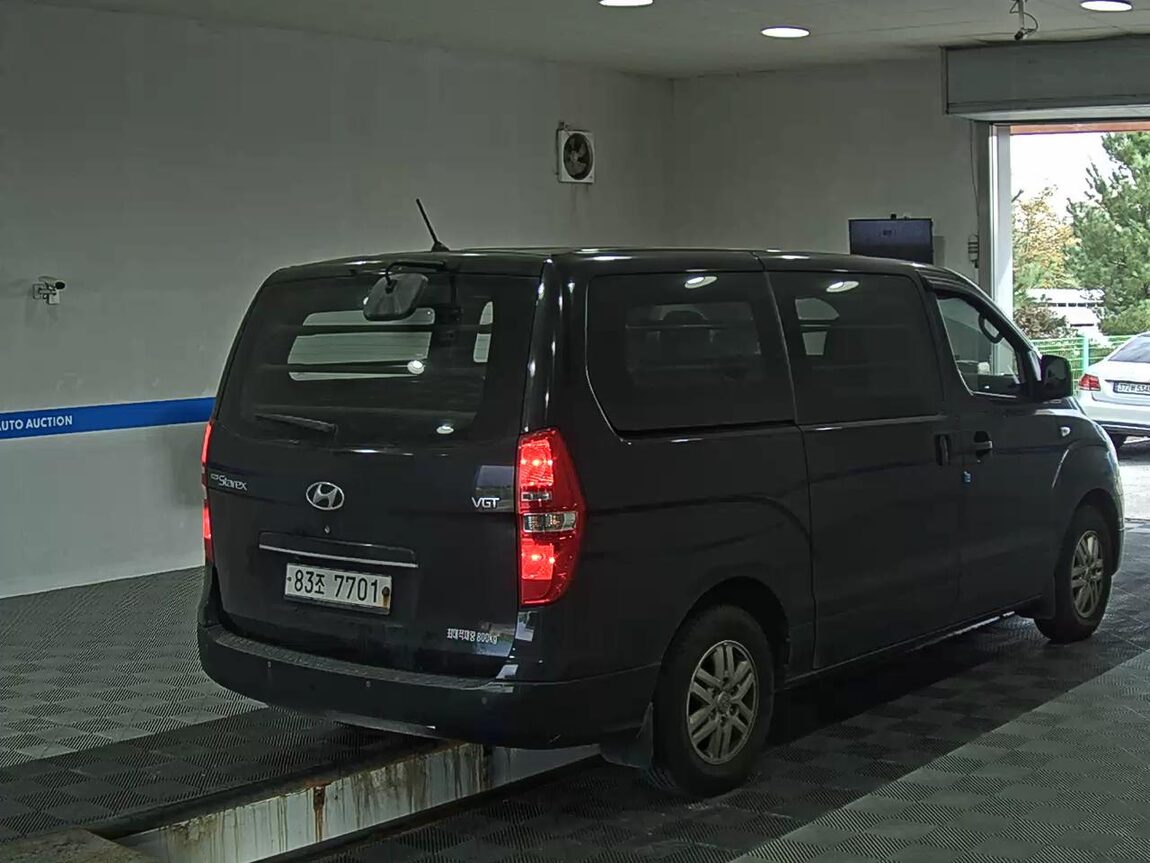 HYUNDAI GRAND STAREX 3-SEATER DIESEL VAN MODERN 2017 - zdjęcie 5