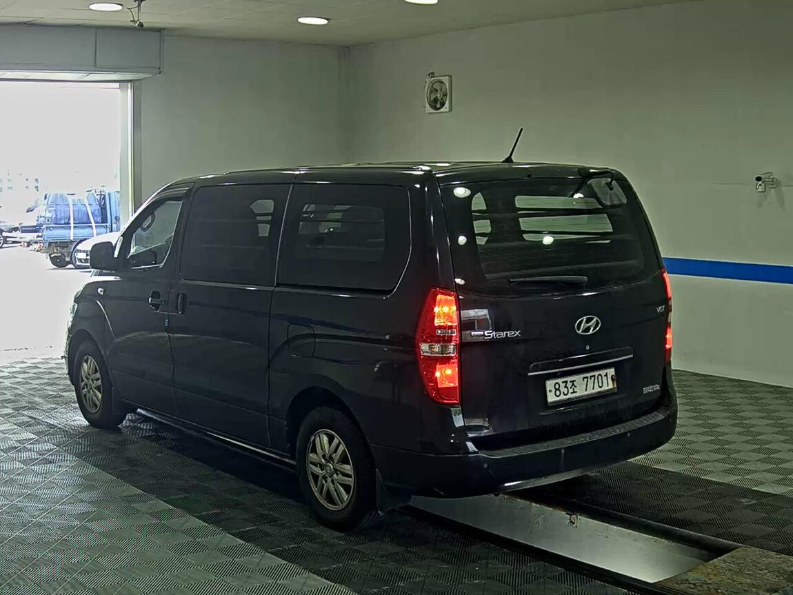 HYUNDAI GRAND STAREX 3-SEATER DIESEL VAN MODERN 2017 - zdjęcie 6