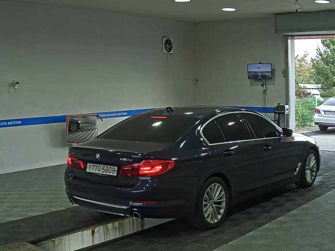 BMW 5 SERIES (7TH GEN) 520d xDRIVE LUXURY LINE PLUS 2019 - zdjęcie 5
