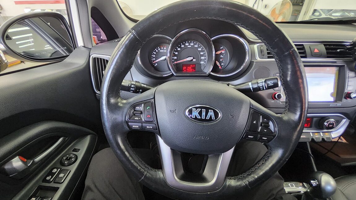 KIA THE NEW PRIDE 4-DOOR 1.4 MPI TRENDY 2016 - zdjęcie 17