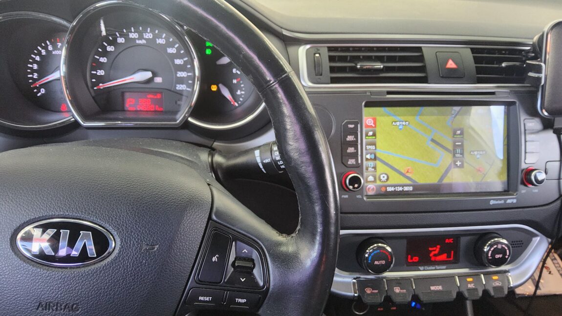 KIA THE NEW PRIDE 4-DOOR 1.4 MPI TRENDY 2016 - zdjęcie 18