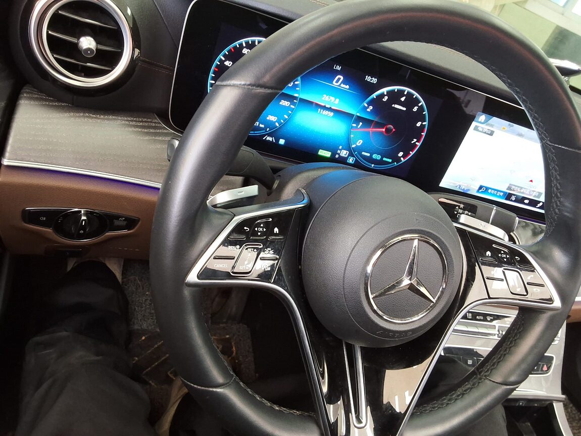 MERCEDES-BENZ E-CLASS (5TH GEN) E350 4MATIC AVANTGARDE 2022 - zdjęcie 23