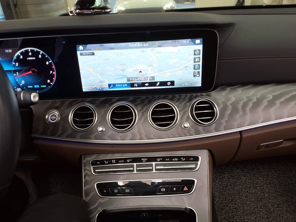 MERCEDES-BENZ E-CLASS (5TH GEN) E350 4MATIC AVANTGARDE 2022 - zdjęcie 24