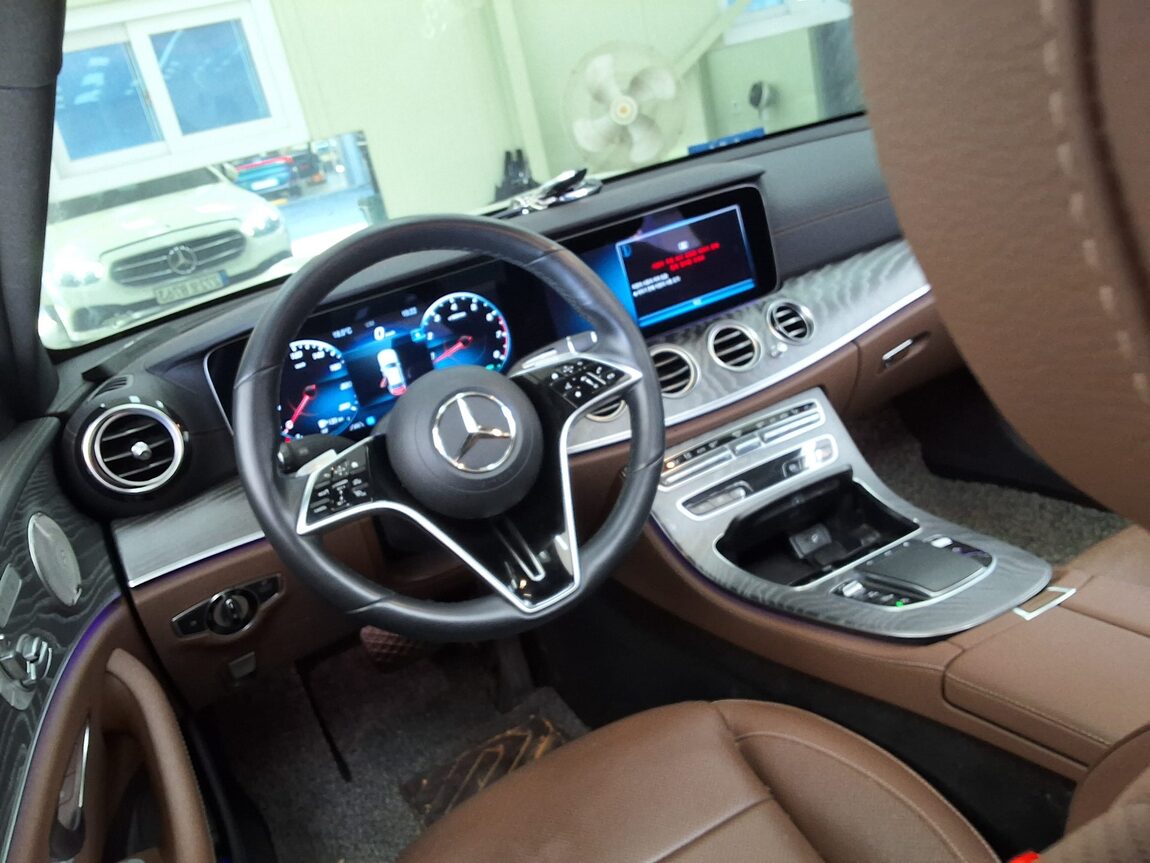 MERCEDES-BENZ E-CLASS (5TH GEN) E350 4MATIC AVANTGARDE 2022 - zdjęcie 12